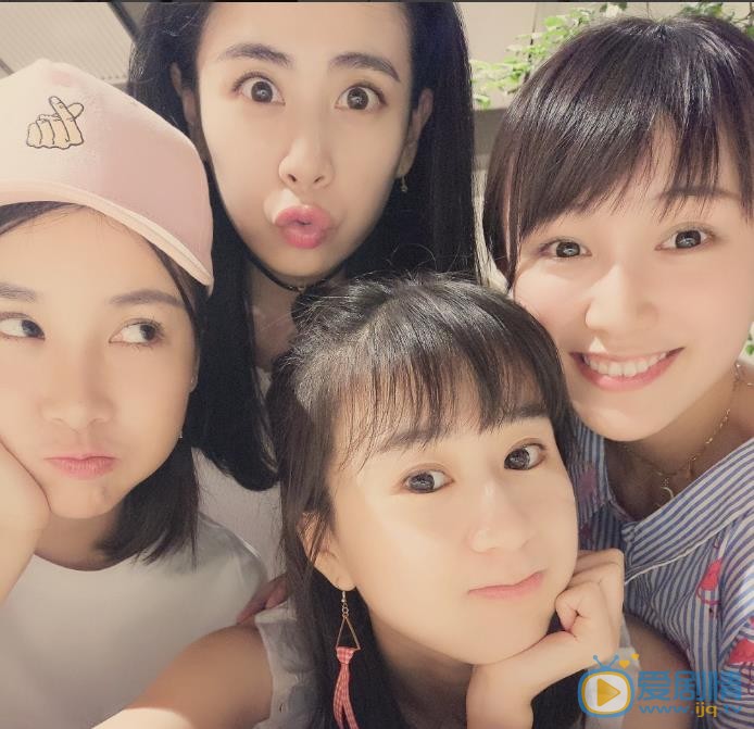 鲁佳妮朋友合照 鲁佳妮高清写真_鲁佳妮高清剧照