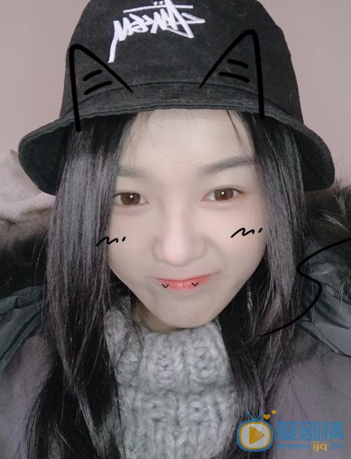 张馨月与人合照 张馨月高清写真_张馨月高清剧照