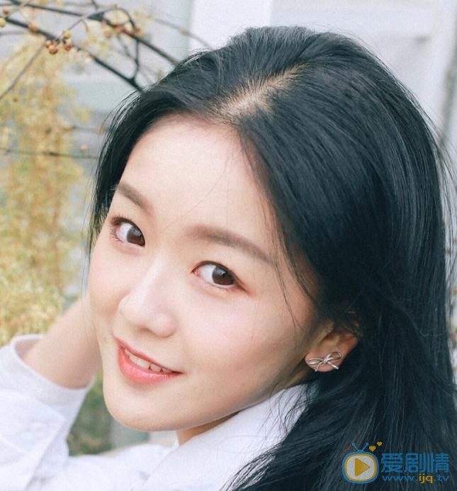 张馨月文艺写真 张馨月高清写真_张馨月高清剧照