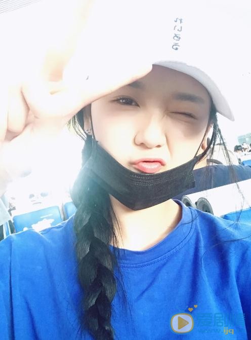 张馨月与人合照 张馨月高清写真_张馨月高清剧照