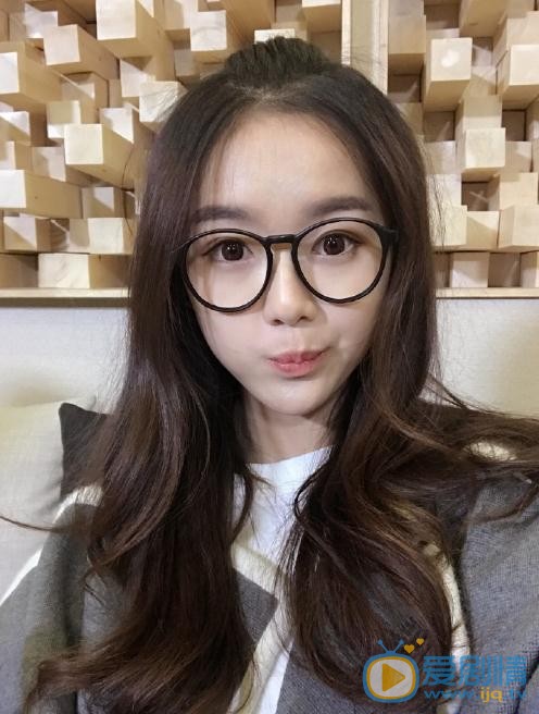 张馨月与人合照 张馨月高清写真_张馨月高清剧照