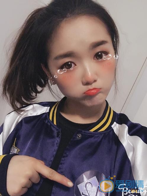 张馨月与人合照 张馨月高清写真_张馨月高清剧照