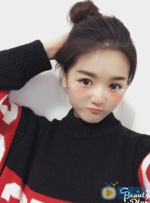 张馨月与人合照 张馨月高清写真_张馨月高清剧照