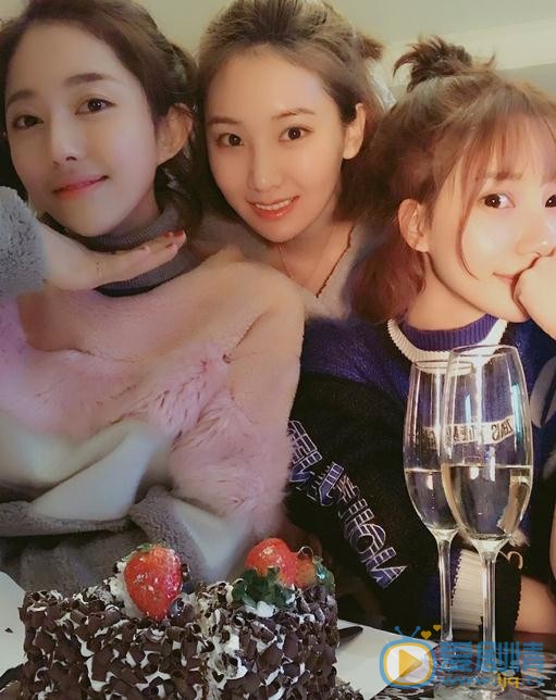 冯若绮与人合照 冯若绮高清写真_冯若绮高清剧照