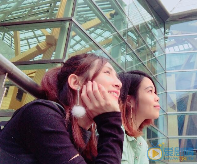 卢茜与人合照 卢茜高清写真_卢茜高清剧照