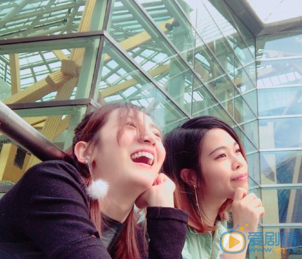 卢茜与人合照 卢茜高清写真_卢茜高清剧照