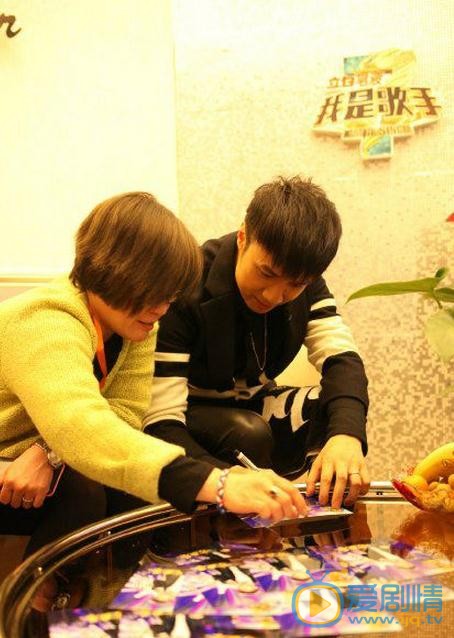 古巨基与人合照 古巨基高清写真_古巨基高清剧照