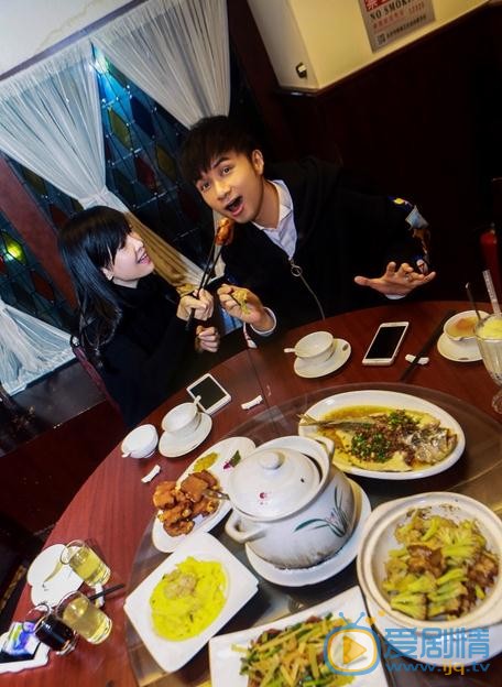 古巨基与人合照 古巨基高清写真_古巨基高清剧照