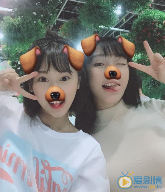 王珏萌与人合照 王珏萌高清写真_王珏萌高清剧照