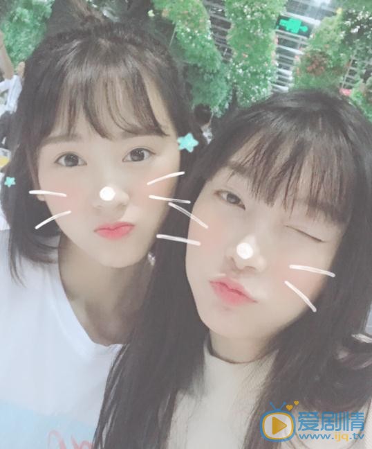 王珏萌与人合照 王珏萌高清写真_王珏萌高清剧照