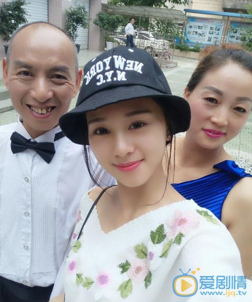 王珏萌与人合照 王珏萌高清写真_王珏萌高清剧照
