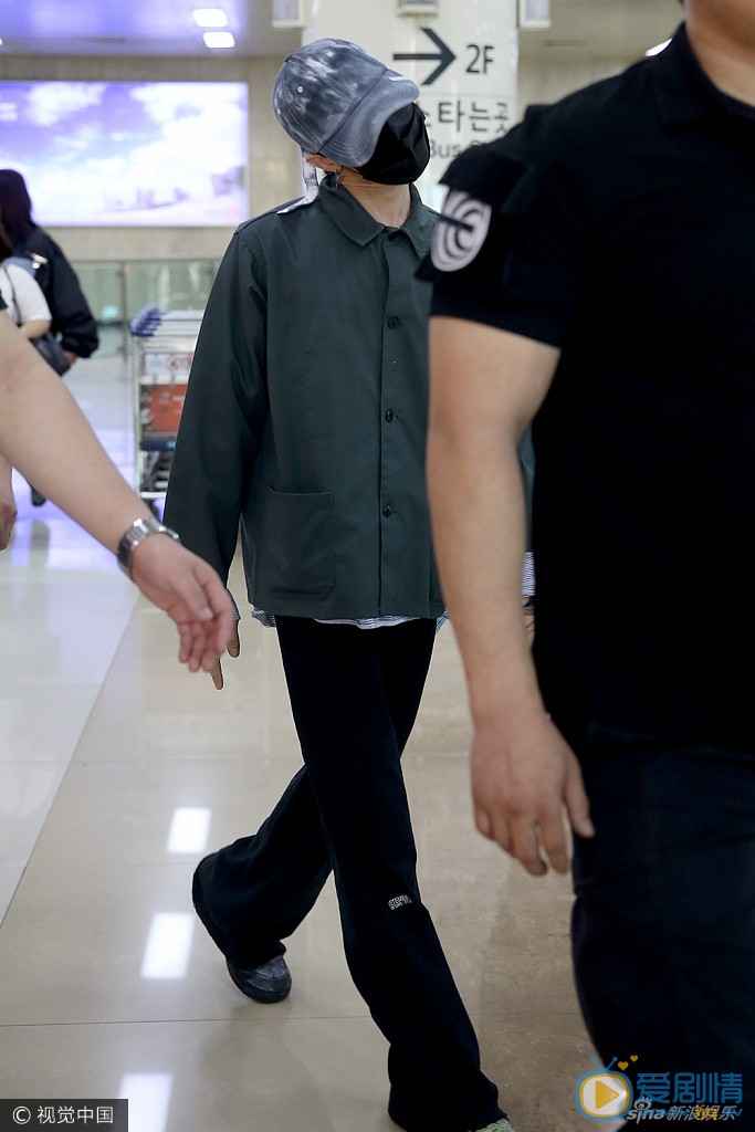 权志龙机场路透照 权志龙高清写真_权志龙高清剧照