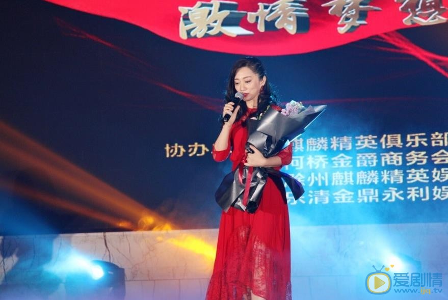 原子霏节目表演照 原子霏高清写真_原子霏高清剧照
