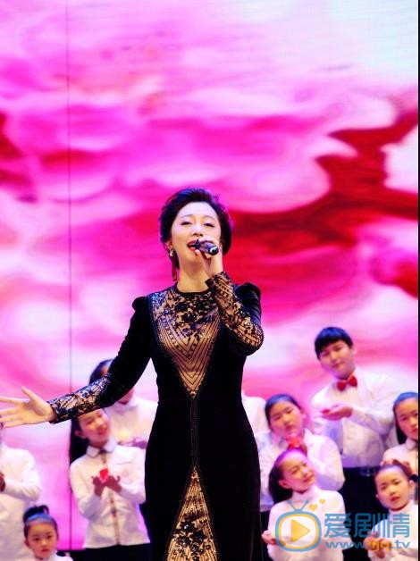 原子霏节目表演照 原子霏高清写真_原子霏高清剧照