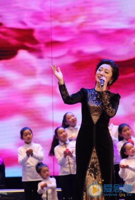 原子霏节目表演照 原子霏高清写真_原子霏高清剧照