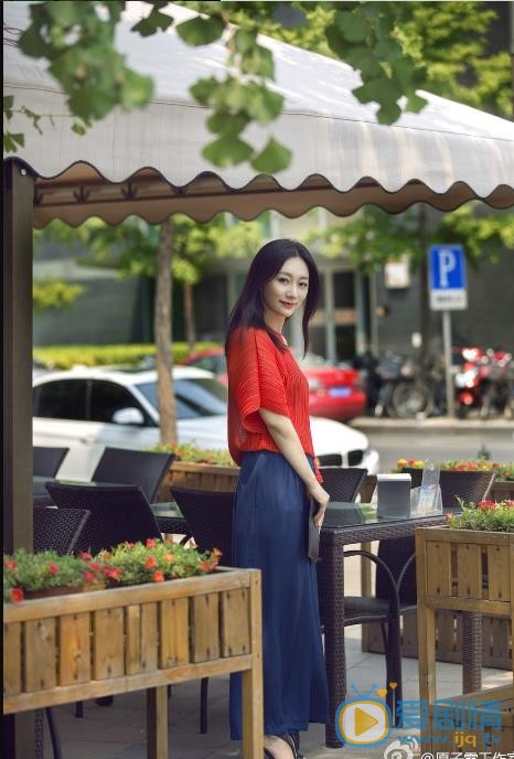 原子霏性感气质大片 原子霏高清写真_原子霏高清剧照