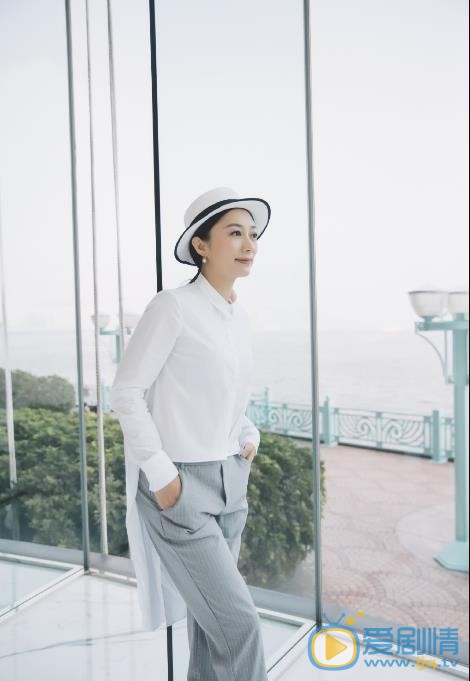 原子霏性感气质大片 原子霏高清写真_原子霏高清剧照