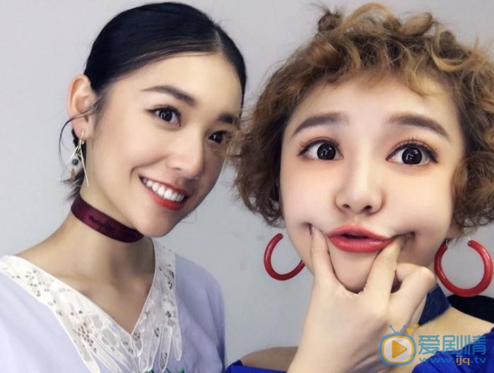 陈昊蓝与人合照 陈昊蓝高清写真_陈昊蓝高清剧照