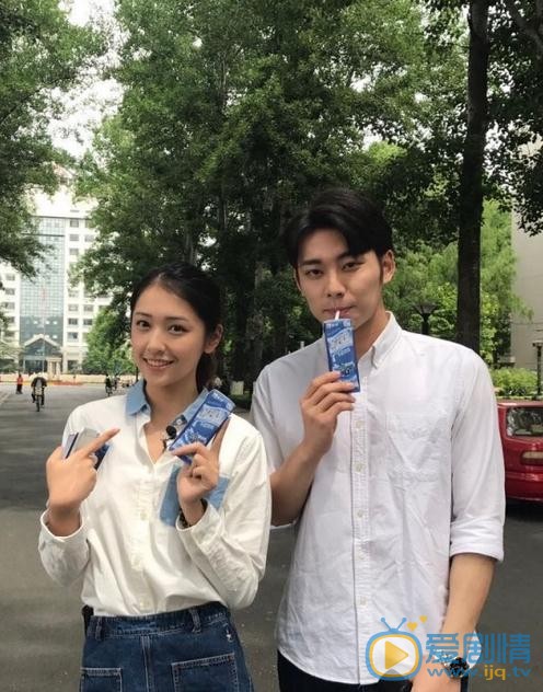 陈昊蓝与人合照 陈昊蓝高清写真_陈昊蓝高清剧照