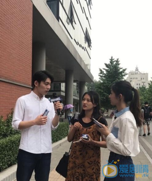 陈昊蓝与人合照 陈昊蓝高清写真_陈昊蓝高清剧照