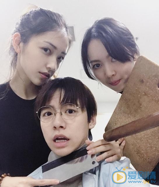 陈昊蓝与人合照 陈昊蓝高清写真_陈昊蓝高清剧照