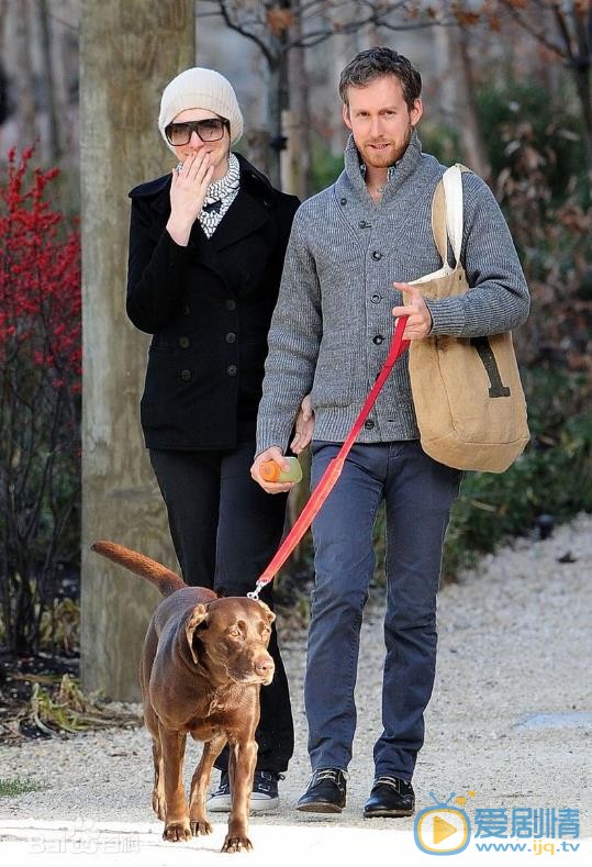 安妮·海瑟薇夫妻同框照 安妮·海瑟薇高清写真_安妮·海瑟薇高清剧照
