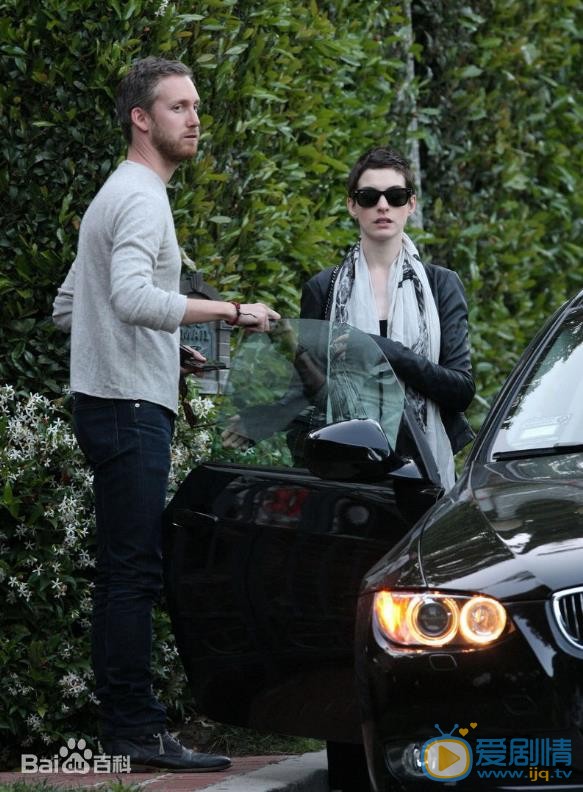 安妮·海瑟薇夫妻同框照 安妮·海瑟薇高清写真_安妮·海瑟薇高清剧照