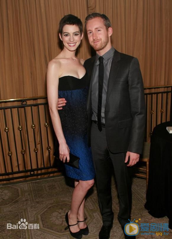 安妮·海瑟薇夫妻同框照 安妮·海瑟薇高清写真_安妮·海瑟薇高清剧照