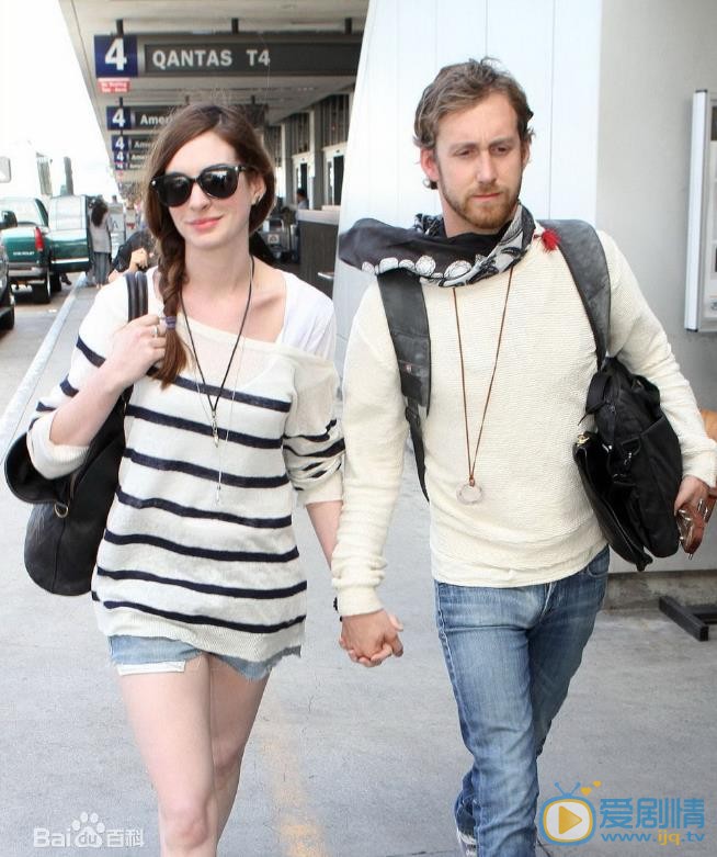 安妮·海瑟薇夫妻同框照 安妮·海瑟薇高清写真_安妮·海瑟薇高清剧照