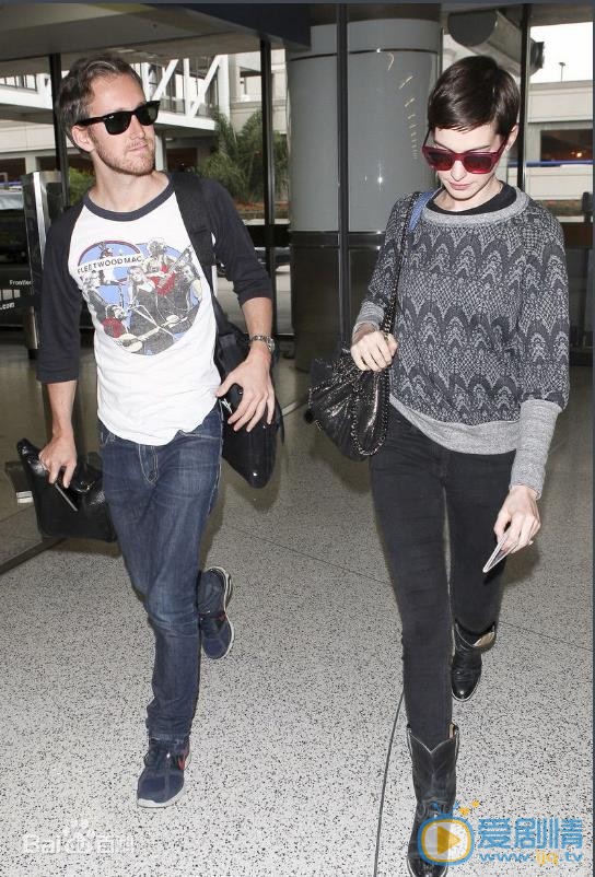 安妮·海瑟薇夫妻同框照 安妮·海瑟薇高清写真_安妮·海瑟薇高清剧照