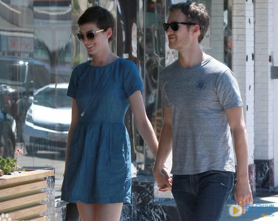 安妮·海瑟薇夫妻同框照 安妮·海瑟薇高清写真_安妮·海瑟薇高清剧照