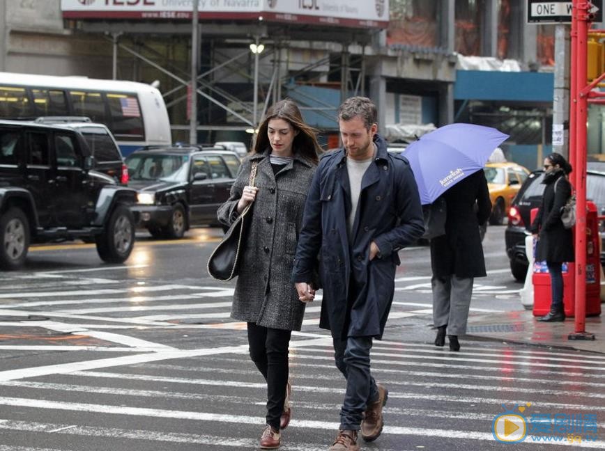 安妮·海瑟薇夫妻同框照 安妮·海瑟薇高清写真_安妮·海瑟薇高清剧照