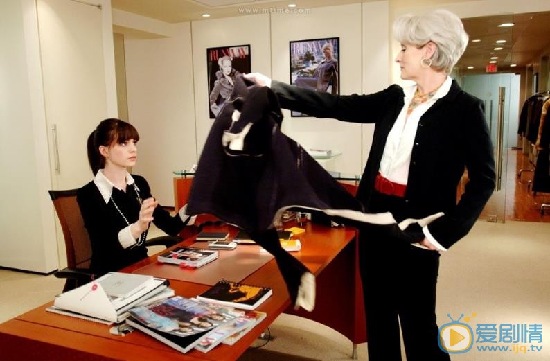 安妮·海瑟薇《穿普拉达的女王》剧照 安妮·海瑟薇高清写真_安妮·海瑟薇高清剧照