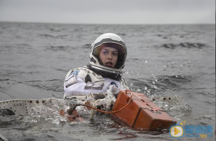 安妮·海瑟薇《星际穿越》剧照 安妮·海瑟薇高清写真_安妮·海瑟薇高清剧照