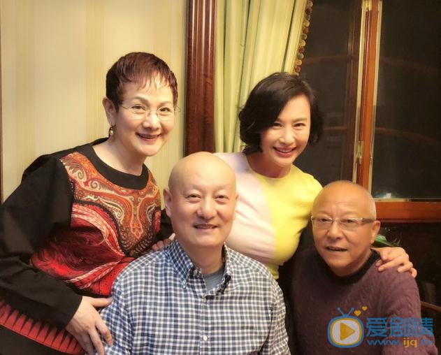 乔红与人合照 乔红高清写真_乔红高清剧照
