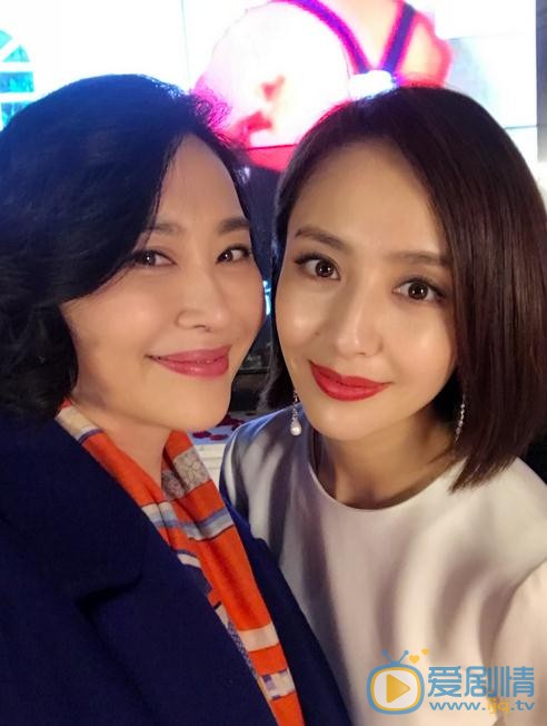 乔红与人合照 乔红高清写真_乔红高清剧照