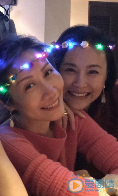 乔红与人合照 乔红高清写真_乔红高清剧照