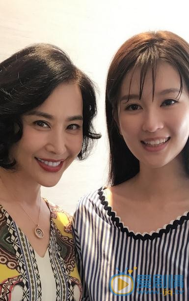 乔红与人合照 乔红高清写真_乔红高清剧照
