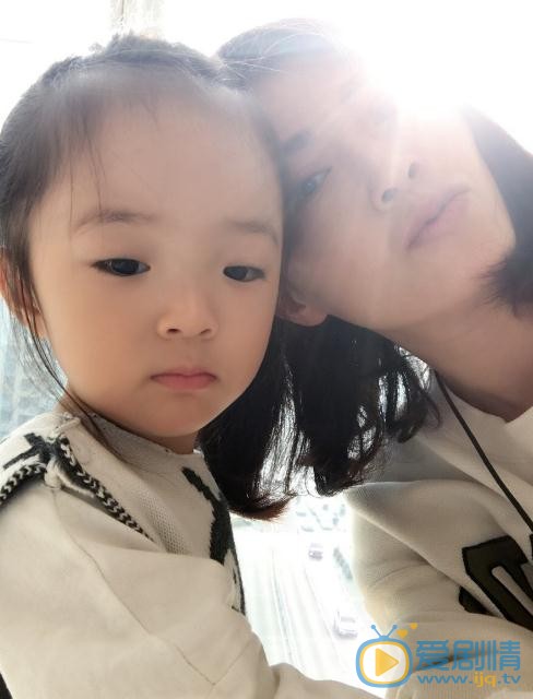 于小磊女儿照 于小磊高清写真_于小磊高清剧照