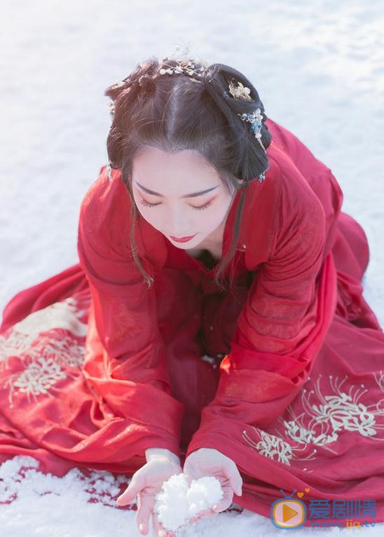 费伟妮红衣写真 费伟妮高清写真_费伟妮高清剧照