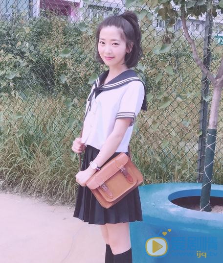费伟妮制服写真 费伟妮高清写真_费伟妮高清剧照