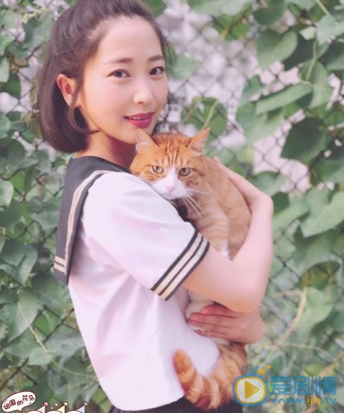 费伟妮制服写真 费伟妮高清写真_费伟妮高清剧照