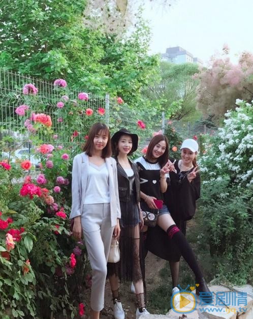 费伟妮与人合照 费伟妮高清写真_费伟妮高清剧照