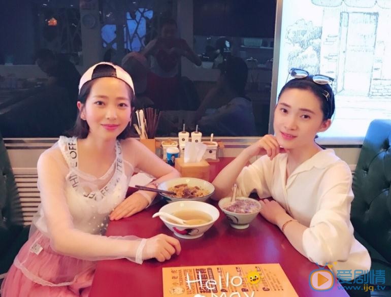费伟妮与人合照 费伟妮高清写真_费伟妮高清剧照