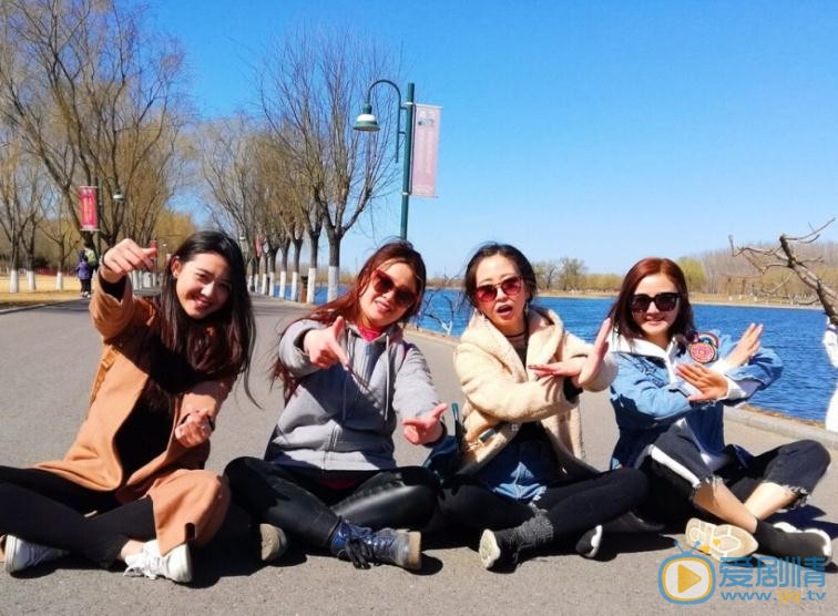 费伟妮与人合照 费伟妮高清写真_费伟妮高清剧照