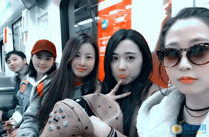 费伟妮与人合照 费伟妮高清写真_费伟妮高清剧照