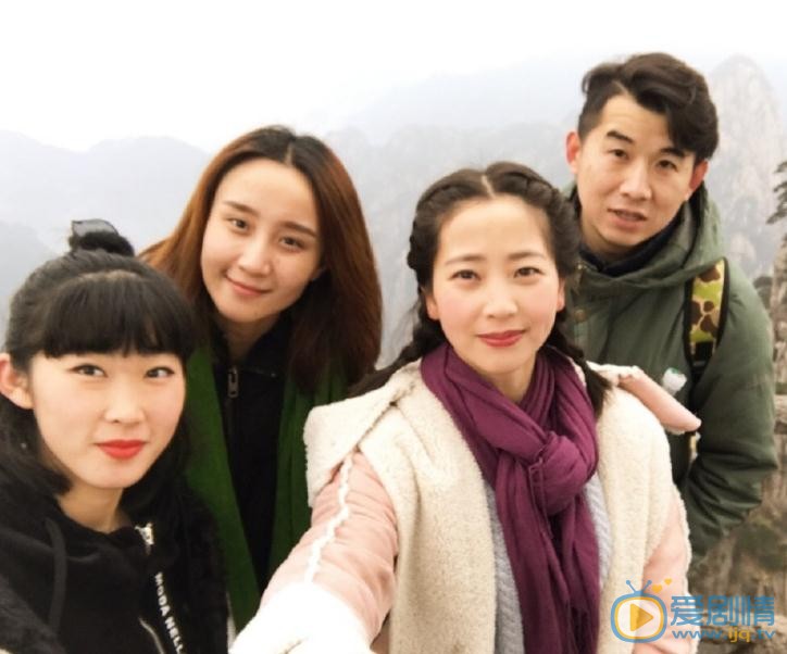 费伟妮与人合照 费伟妮高清写真_费伟妮高清剧照