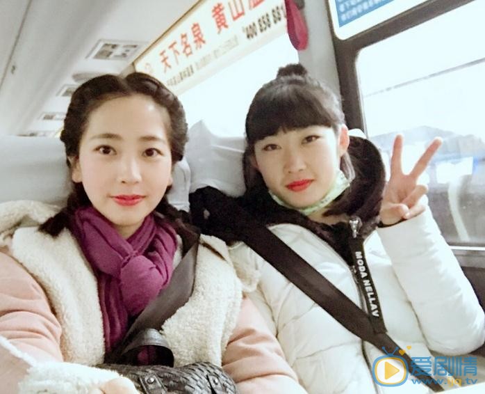 费伟妮与人合照 费伟妮高清写真_费伟妮高清剧照