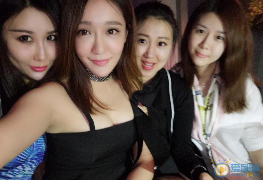 申奥与人合照 申奥高清写真_申奥高清剧照