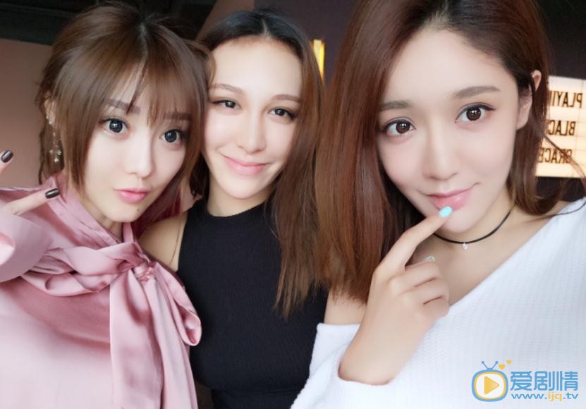 申奥与人合照 申奥高清写真_申奥高清剧照
